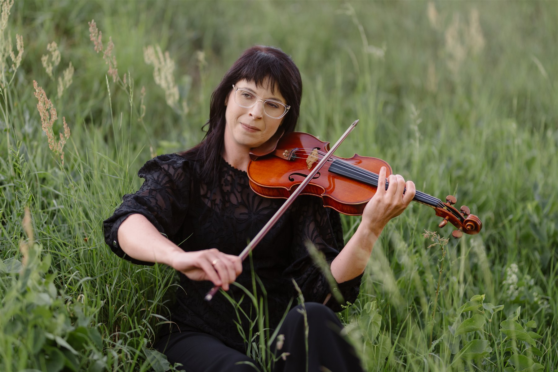 Manuela performing outdoors