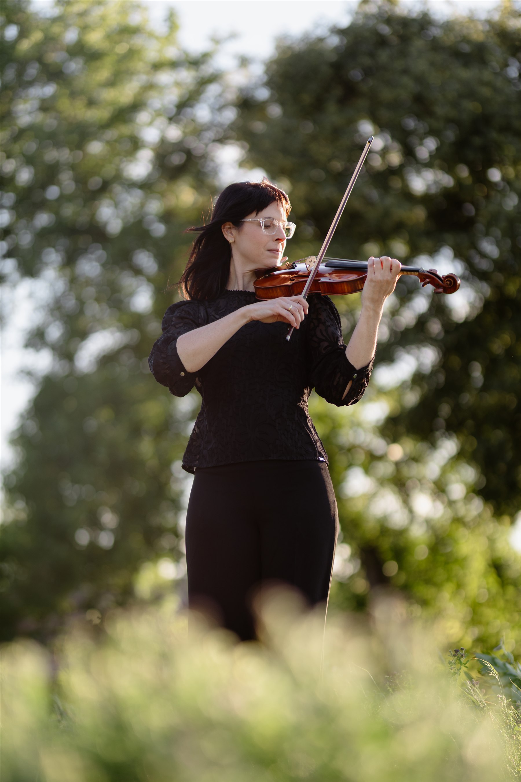 Manuela Choma playing violin